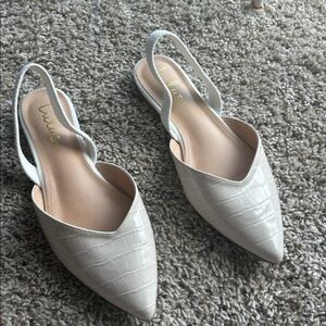 Lulus Off White Crocodile Pointed Flats